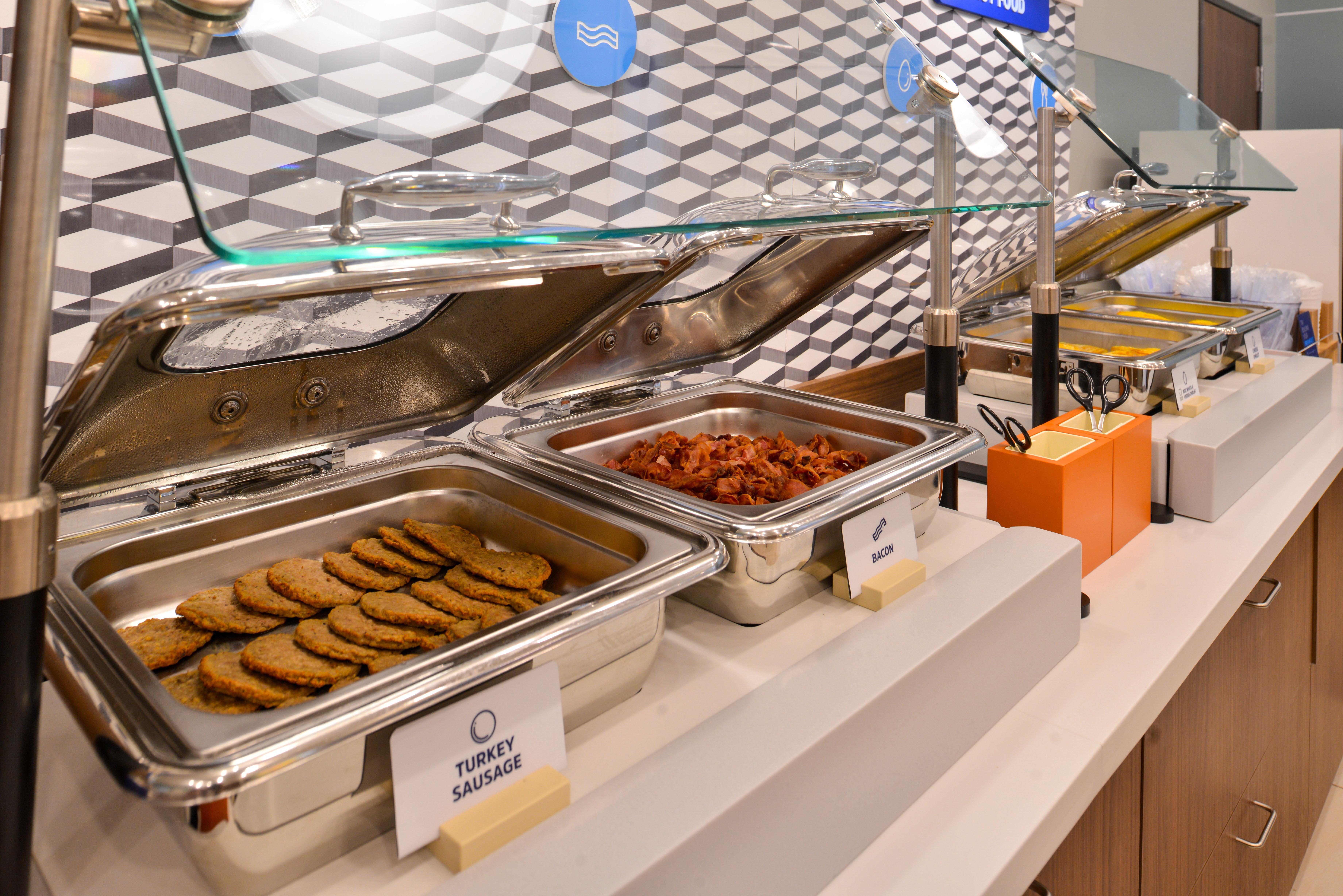 Holiday Inn Express Hotel & Suites Bismarck By Ihg Esterno foto