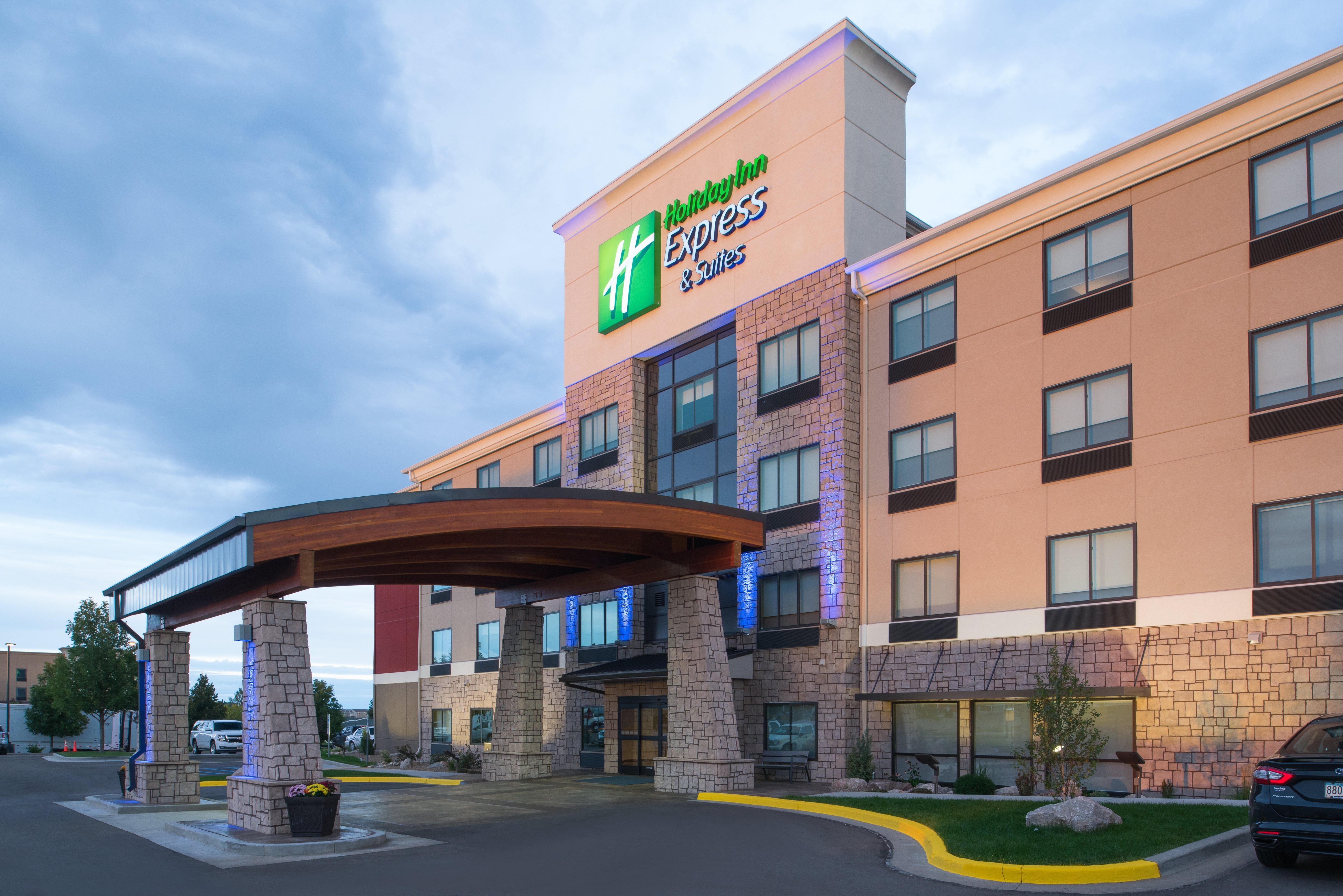 Holiday Inn Express Hotel & Suites Bismarck By Ihg Esterno foto