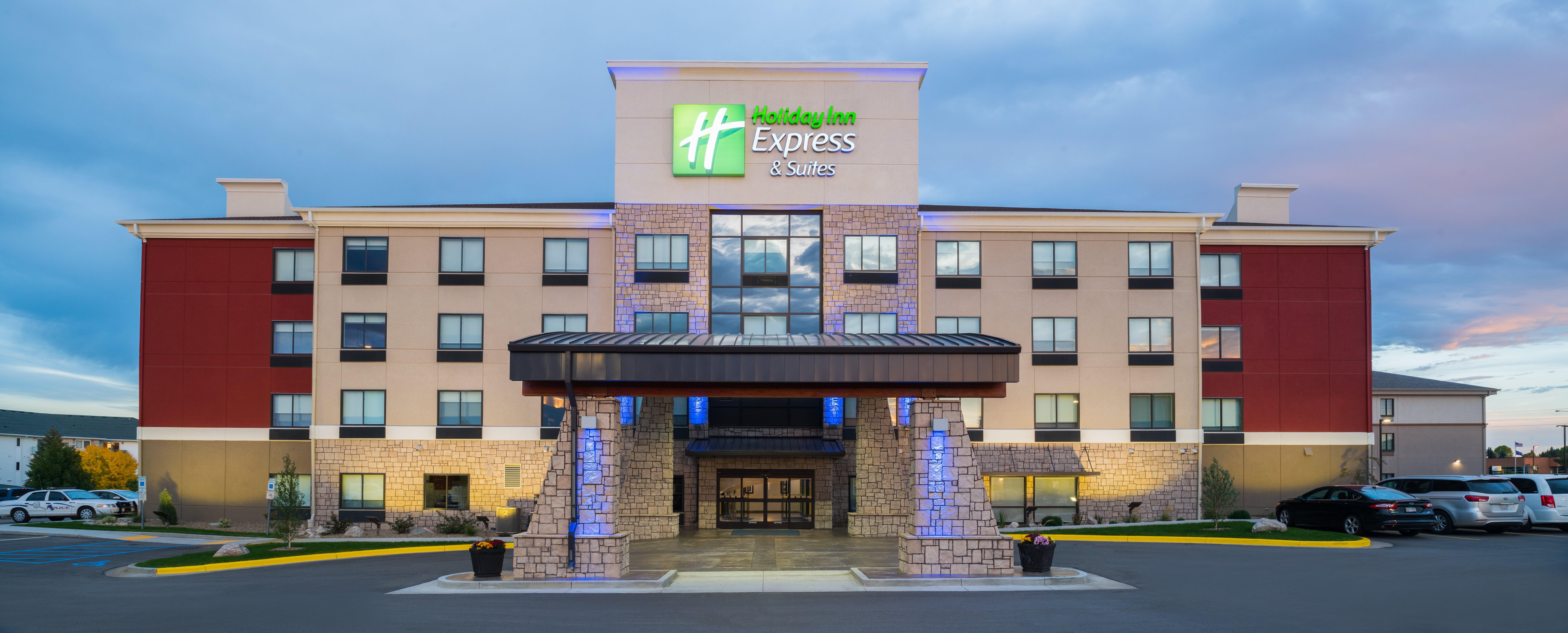 Holiday Inn Express Hotel & Suites Bismarck By Ihg Esterno foto