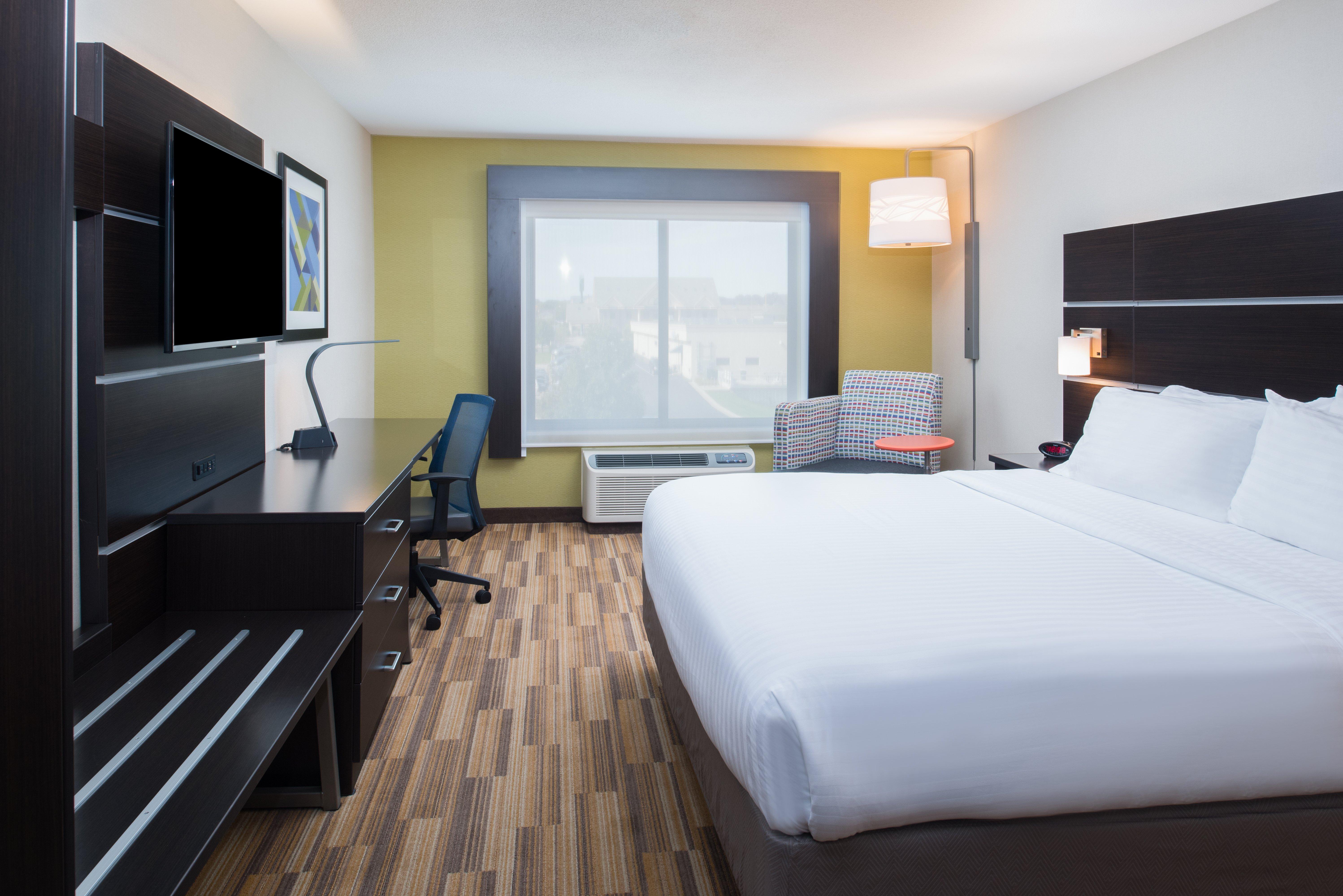 Holiday Inn Express Hotel & Suites Bismarck By Ihg Esterno foto