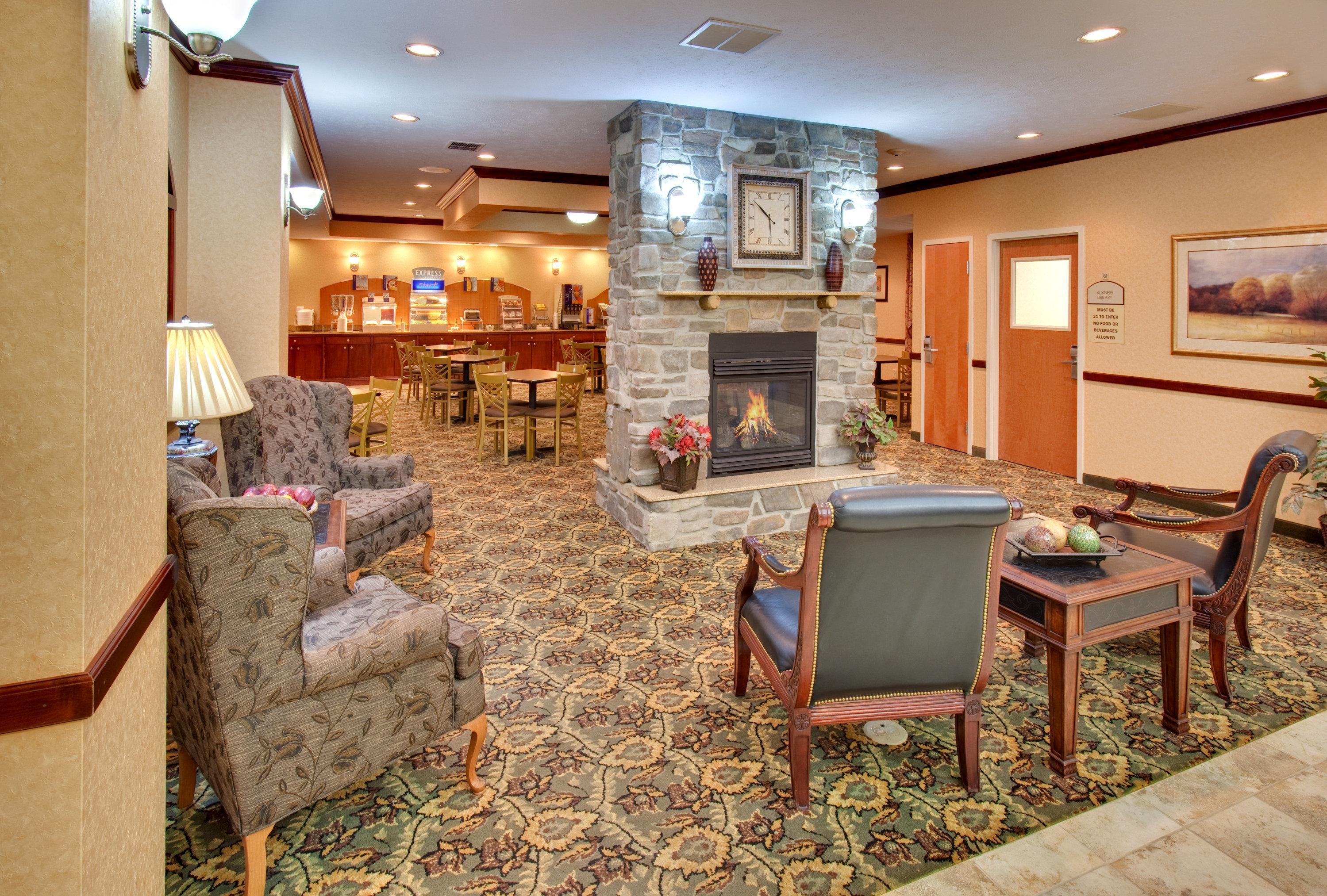 Holiday Inn Express Hotel & Suites Bismarck By Ihg Esterno foto