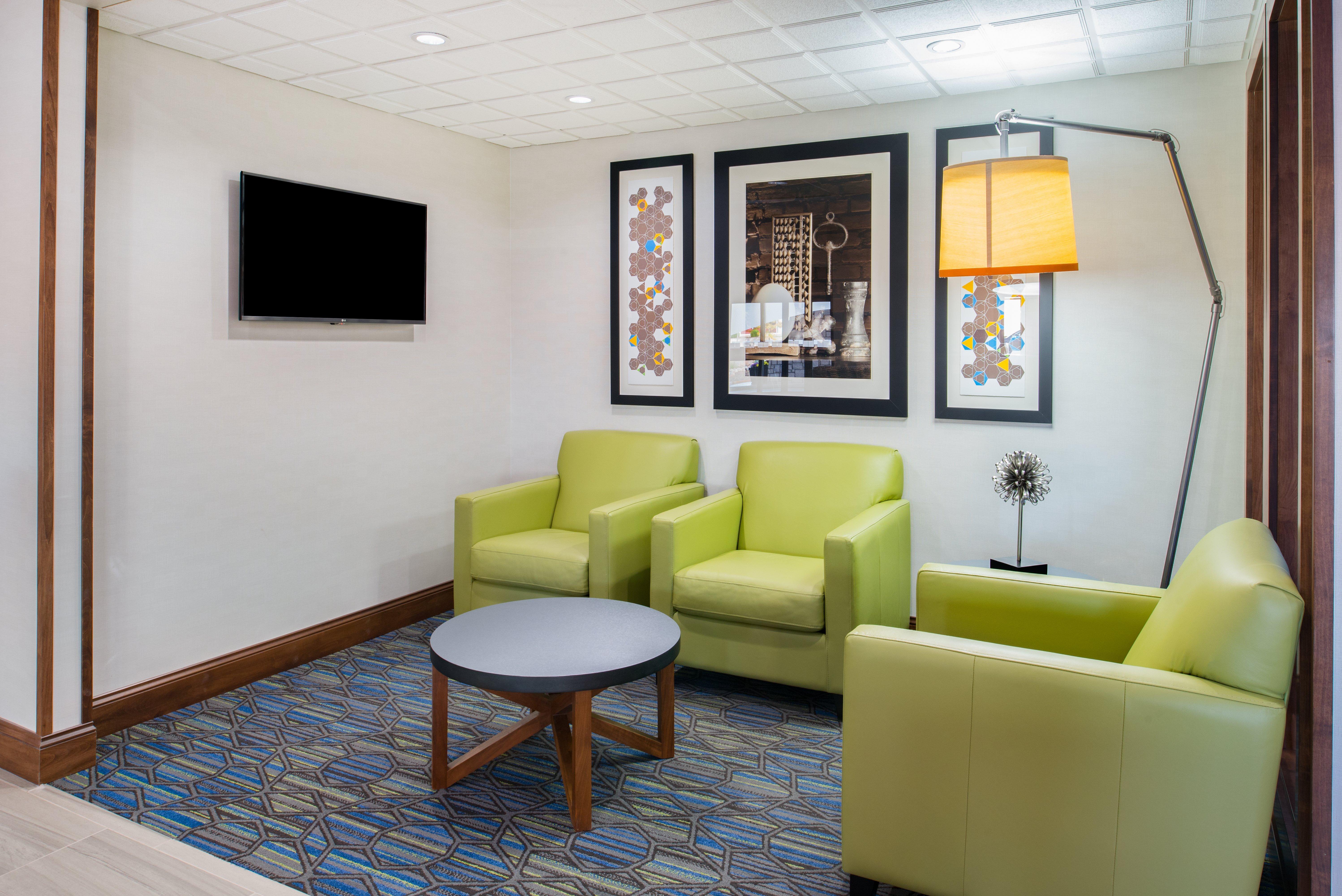 Holiday Inn Express Hotel & Suites Bismarck By Ihg Esterno foto