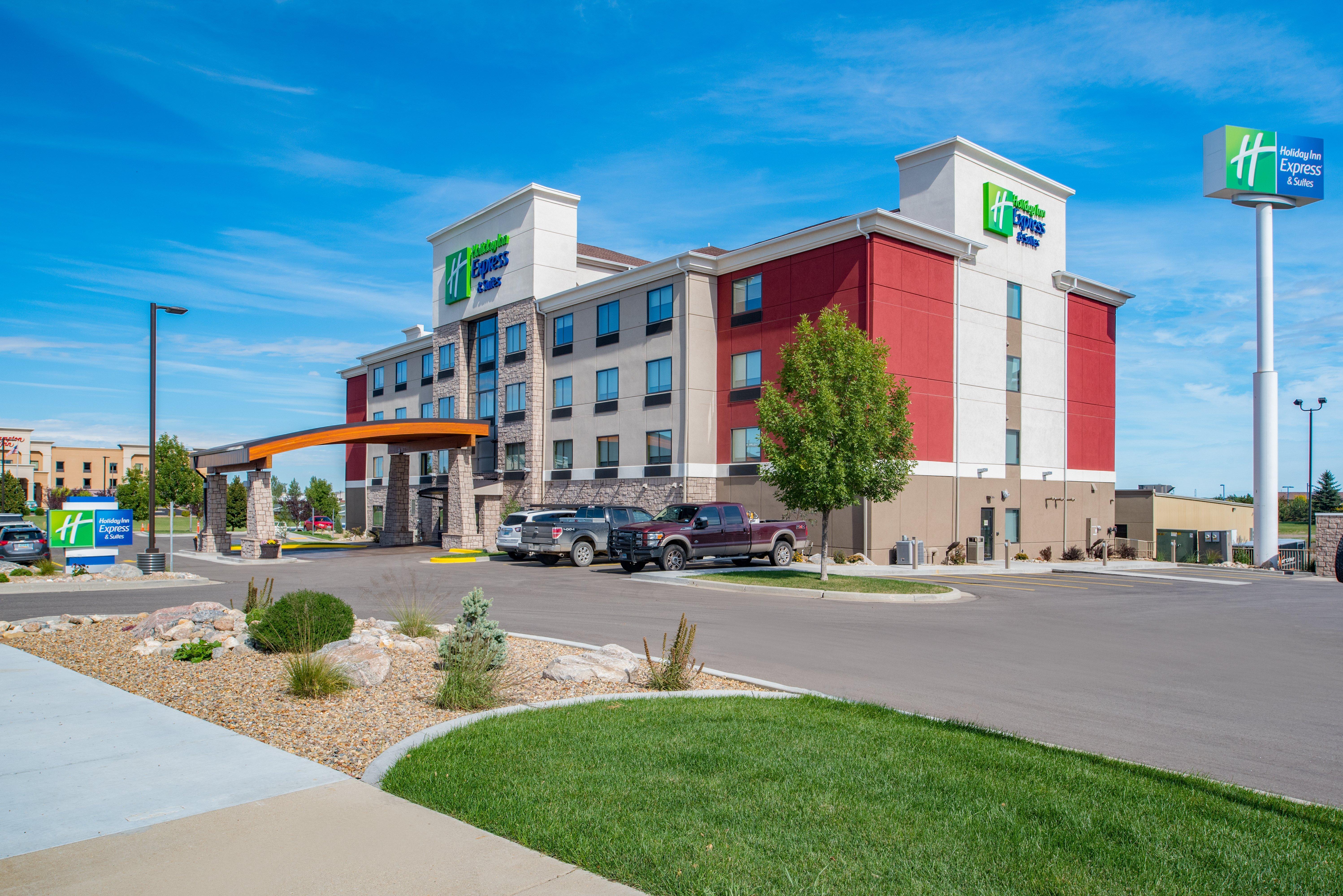 Holiday Inn Express Hotel & Suites Bismarck By Ihg Esterno foto