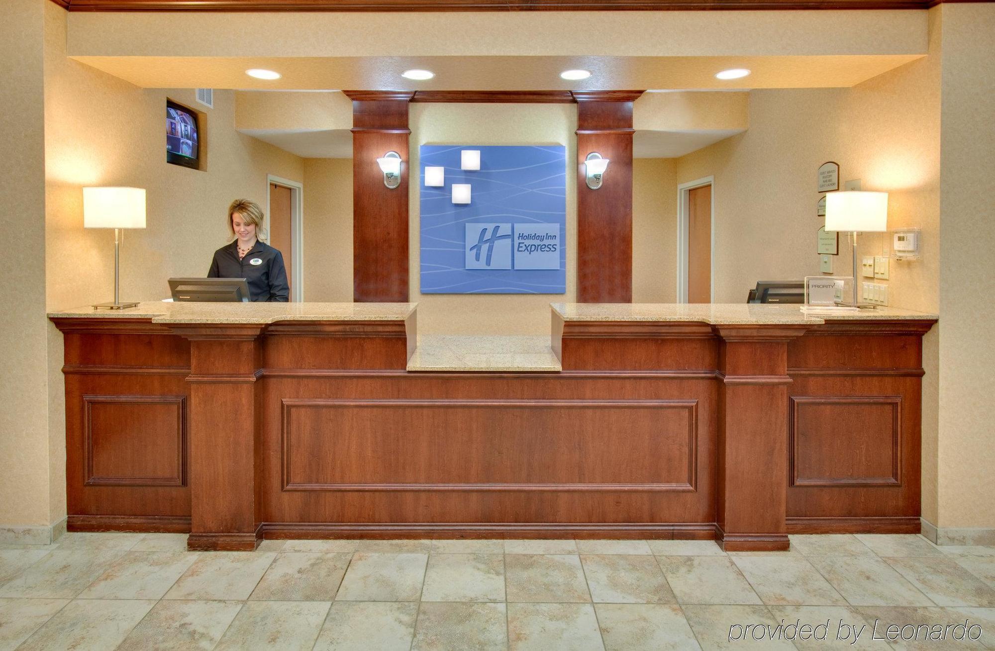 Holiday Inn Express Hotel & Suites Bismarck By Ihg Interno foto