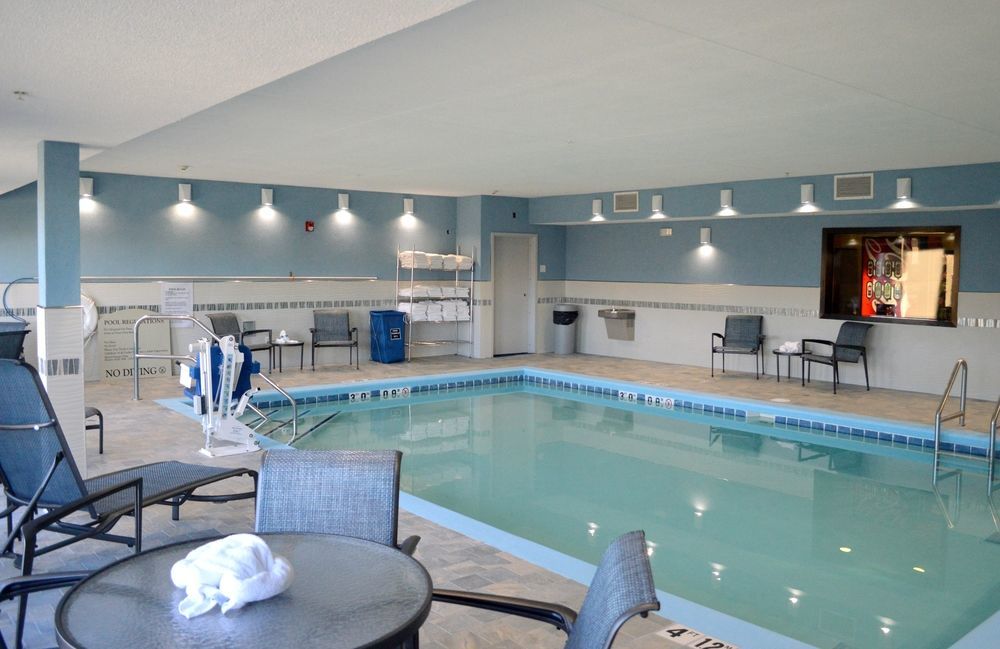 Holiday Inn Express Hotel & Suites Bismarck By Ihg Esterno foto